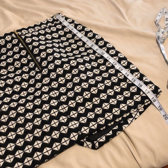 Asymmetrical geo print mini skirt - Picture 5 of 8